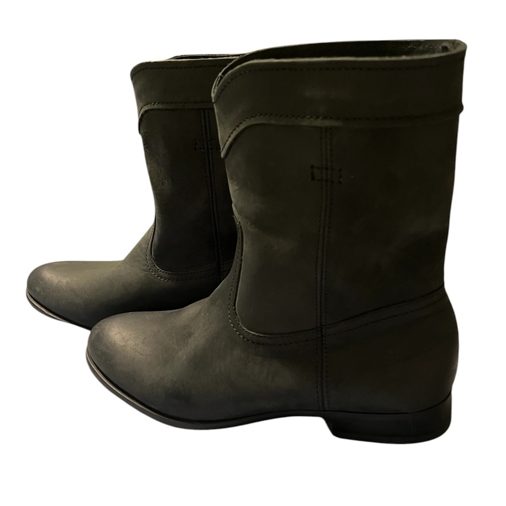 Frye women’s Anna short black boot